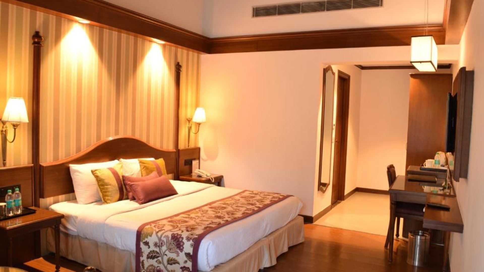 Shervani Hilltop Superior